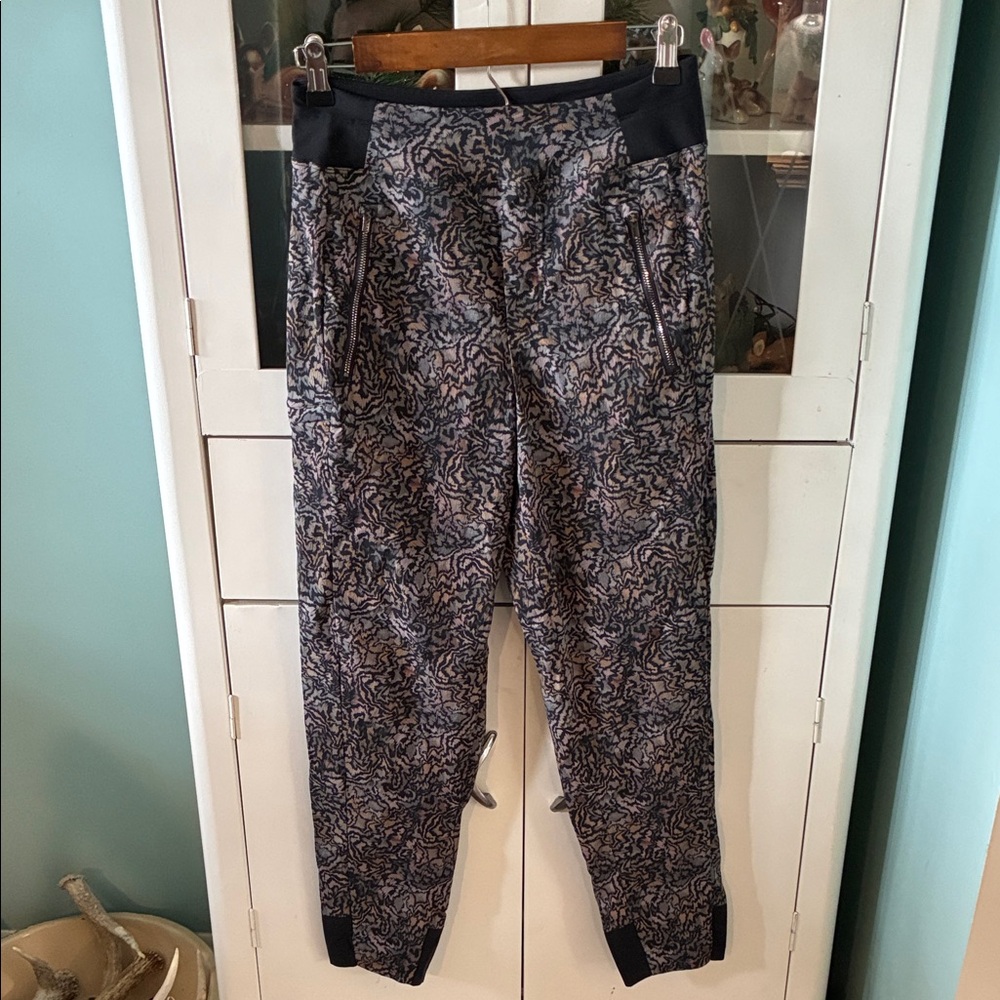 Athleta sz 2 Patterned Jogger Pants like new!